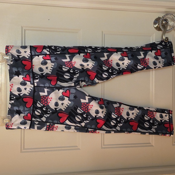 CVG ~ HeartBreaker Medium Capri - Picture 2 of 3